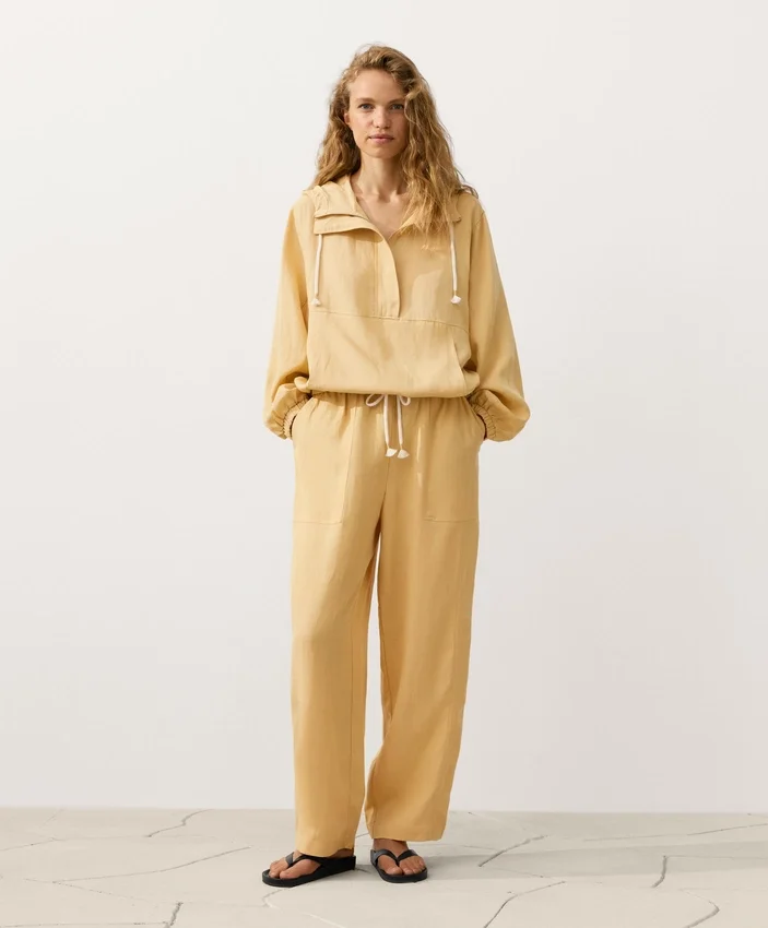 Pantalon droit en mélange de lyocell et 24 % de lin Pantalon droit en mélange de lyocell et 24 % de lin