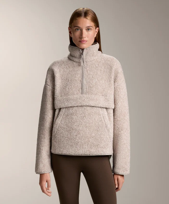 Sweat-shirt en imitation peaux lainées avec poche avant Sweat-shirt en imitation peaux lainées avec poche avant
