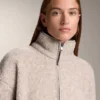 Sweat-shirt en imitation peaux lainées avec poche avant Sweat-shirt en imitation peaux lainées avec poche avant