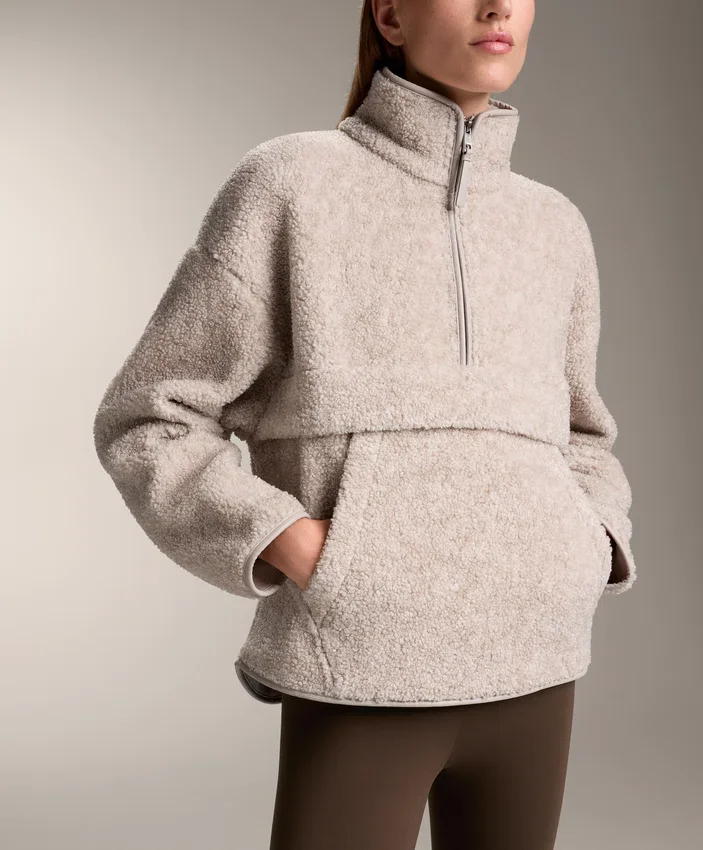 Sweat-shirt en imitation peaux lainées avec poche avant Sweat-shirt en imitation peaux lainées avec poche avant