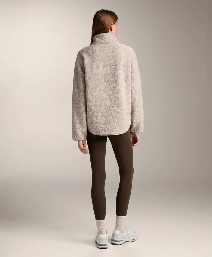 Sweat-shirt en imitation peaux lainées avec poche avant Sweat-shirt en imitation peaux lainées avec poche avant