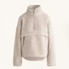 Sweat-shirt en imitation peaux lainées avec poche avant Sweat-shirt en imitation peaux lainées avec poche avant
