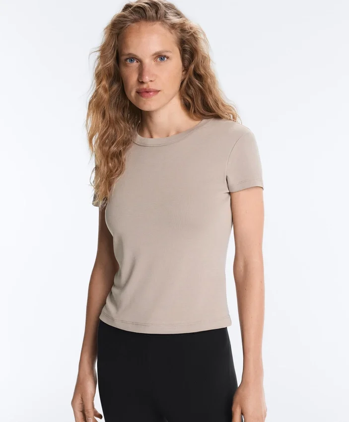 T-shirt ajusté à manches courtes en modal côtelé T-shirt ajusté à manches courtes en modal côtelé
