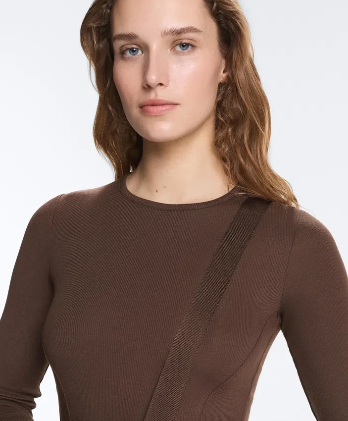 T-shirt ajusté à manches longues en coton et modal T-shirt ajusté à manches longues en coton et modal