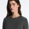 T-shirt ajusté à manches longues en coton et modal T-shirt ajusté à manches longues en coton et modal