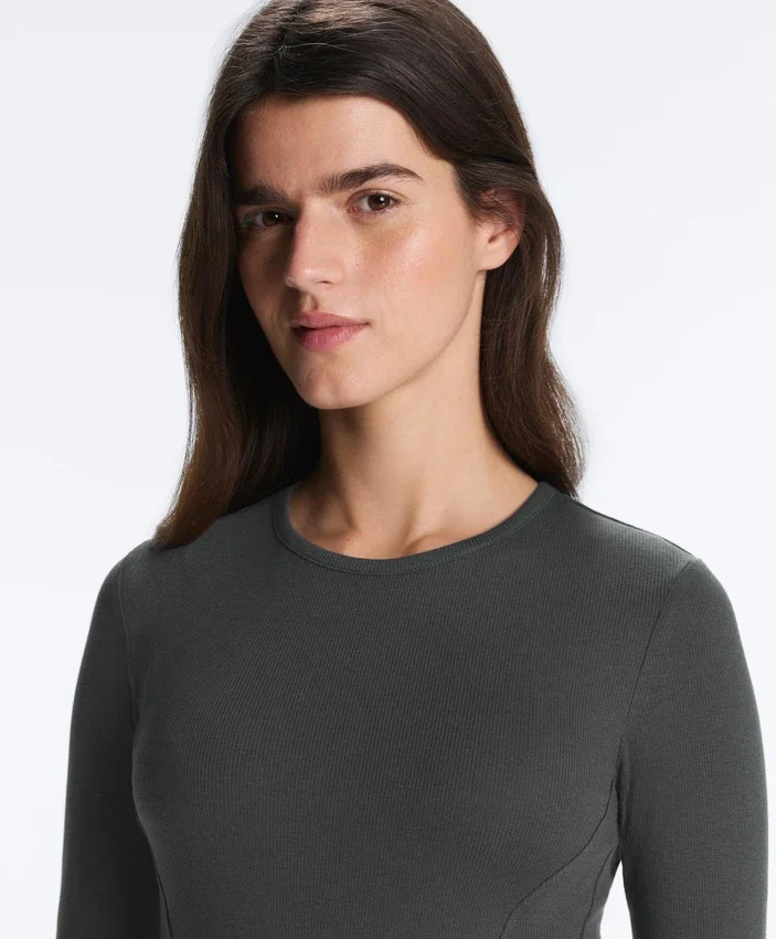 T-shirt ajusté à manches longues en coton et modal T-shirt ajusté à manches longues en coton et modal