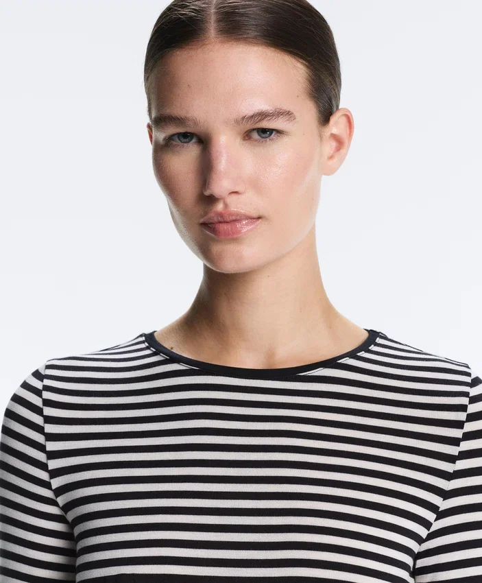 T-shirt ajusté à manches longues rayé T-shirt ajusté à manches longues rayé