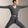 T-shirt cache-cœur en coton mélangé côtelé T-shirt cache-cœur en coton mélangé côtelé