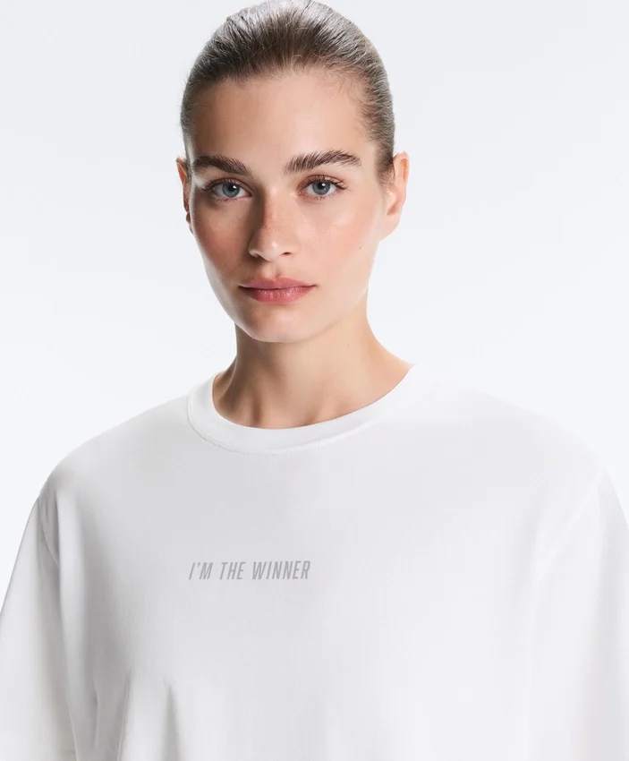 T-shirt court et carré en mélange de coton avec slogan T-shirt court et carré en mélange de coton avec slogan