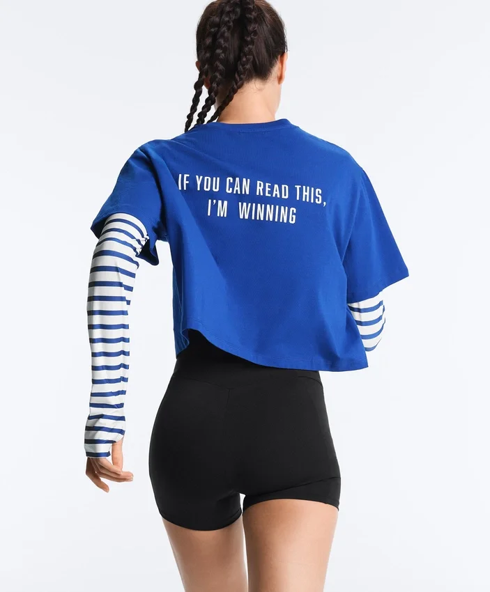 T-shirt court et carré en mélange de coton avec slogan T-shirt court et carré en mélange de coton avec slogan
