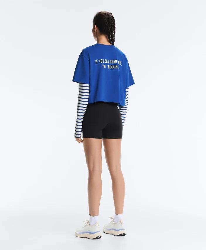 T-shirt court et carré en mélange de coton avec slogan T-shirt court et carré en mélange de coton avec slogan