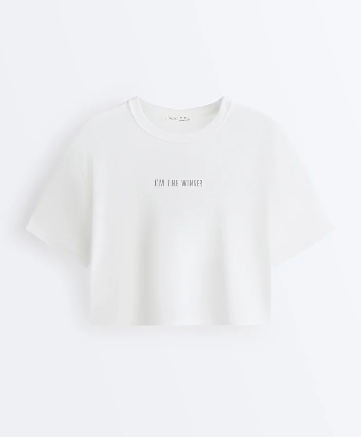 T-shirt court et carré en mélange de coton avec slogan T-shirt court et carré en mélange de coton avec slogan