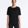 T-shirt à manches courtes en mélange de modal avec ourlet arrondi dans le dos T-shirt à manches courtes en mélange de modal avec ourlet arrondi dans le dos