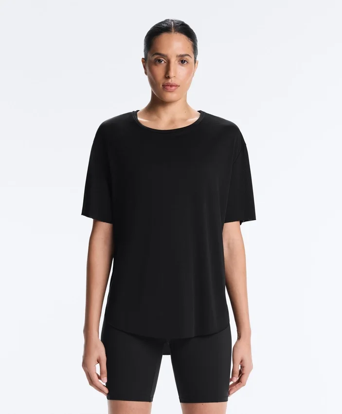 T-shirt à manches courtes en mélange de modal avec ourlet arrondi dans le dos T-shirt à manches courtes en mélange de modal avec ourlet arrondi dans le dos