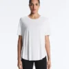 T-shirt à manches courtes en mélange de modal avec ourlet arrondi dans le dos T-shirt à manches courtes en mélange de modal avec ourlet arrondi dans le dos