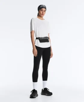 T-shirt à manches courtes en mélange de modal avec ourlet arrondi dans le dos