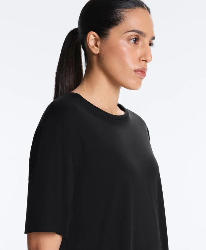 T-shirt à manches courtes en mélange de modal avec ourlet arrondi dans le dos T-shirt à manches courtes en mélange de modal avec ourlet arrondi dans le dos
