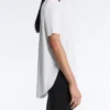 T-shirt à manches courtes en mélange de modal avec ourlet arrondi dans le dos T-shirt à manches courtes en mélange de modal avec ourlet arrondi dans le dos