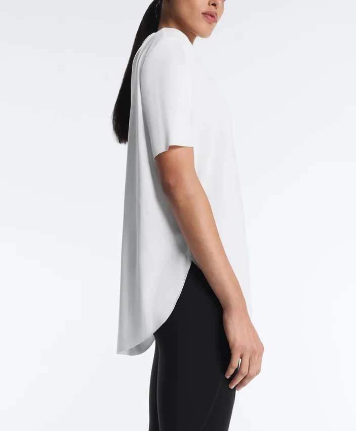 T-shirt à manches courtes en mélange de modal avec ourlet arrondi dans le dos T-shirt à manches courtes en mélange de modal avec ourlet arrondi dans le dos