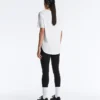 T-shirt à manches courtes en mélange de modal avec ourlet arrondi dans le dos T-shirt à manches courtes en mélange de modal avec ourlet arrondi dans le dos