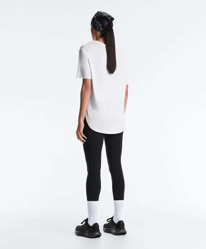T-shirt à manches courtes en mélange de modal avec ourlet arrondi dans le dos T-shirt à manches courtes en mélange de modal avec ourlet arrondi dans le dos