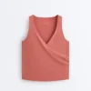 T-shirt sans manches Comfortlux à encolure croisée T-shirt sans manches Comfortlux à encolure croisée