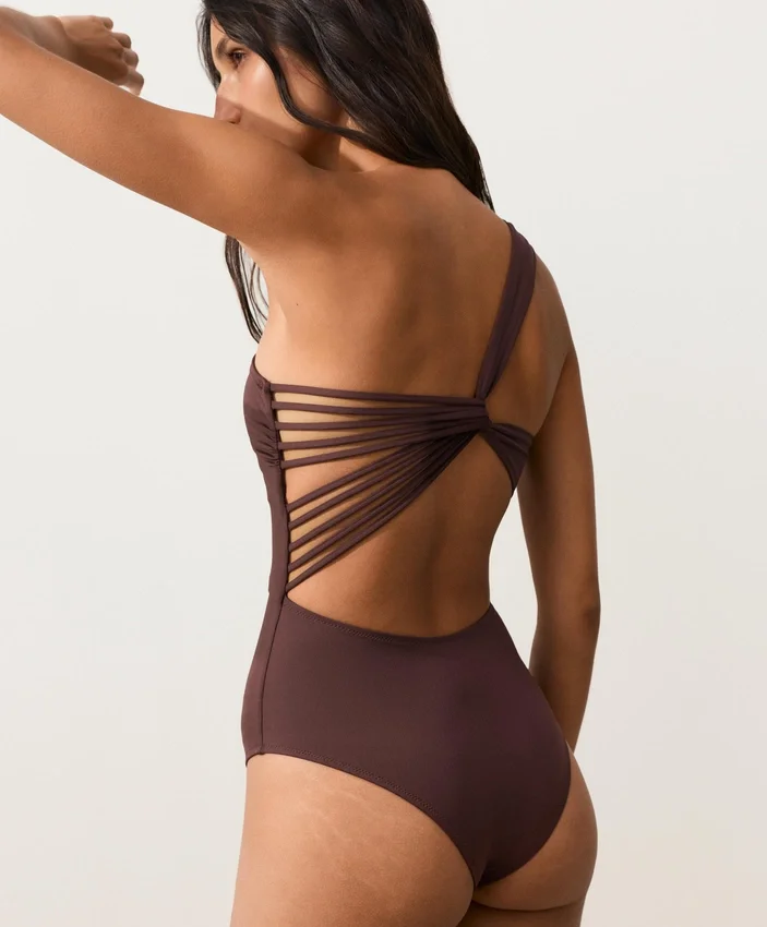 Trikinis à bretelles asymétriques Trikinis à bretelles asymétriques
