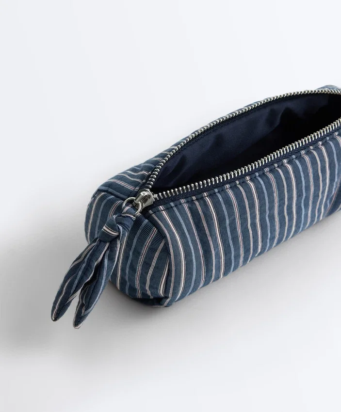 Trousse de toilette rayée avec nœud Trousse de toilette rayée avec nœud