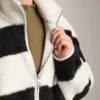 Veste aviateur en imitation peaux lainées rayée