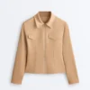 Veste à basque effet néoprène avec bordures côtelées Veste à basque effet néoprène avec bordures côtelées