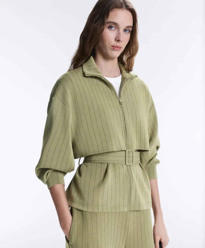 Veste cape carrée en modal Soft Touch à fines rayures Veste cape carrée en modal Soft Touch à fines rayures