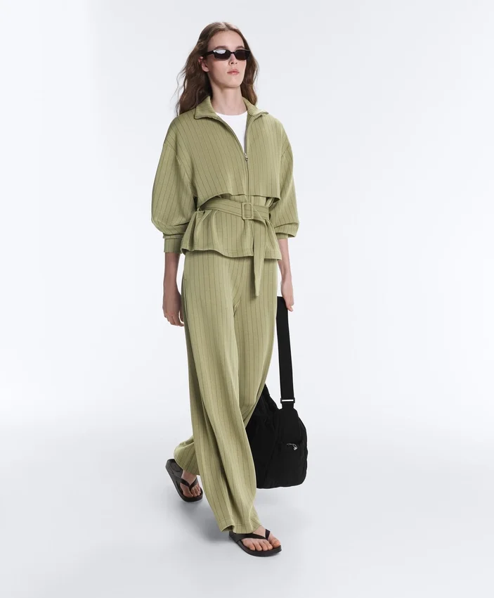 Veste cape carrée en modal Soft Touch à fines rayures Veste cape carrée en modal Soft Touch à fines rayures