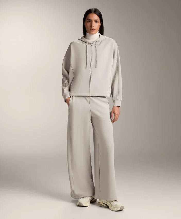 Veste à capuche avec détails en bord-côte et modal brossé Veste à capuche avec détails en bord-côte et modal brossé