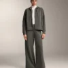 Veste à capuche avec détails en bord-côte et modal brossé Veste à capuche avec détails en bord-côte et modal brossé