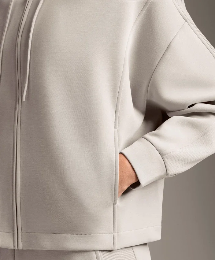 Veste à capuche avec détails en bord-côte et modal brossé Veste à capuche avec détails en bord-côte et modal brossé