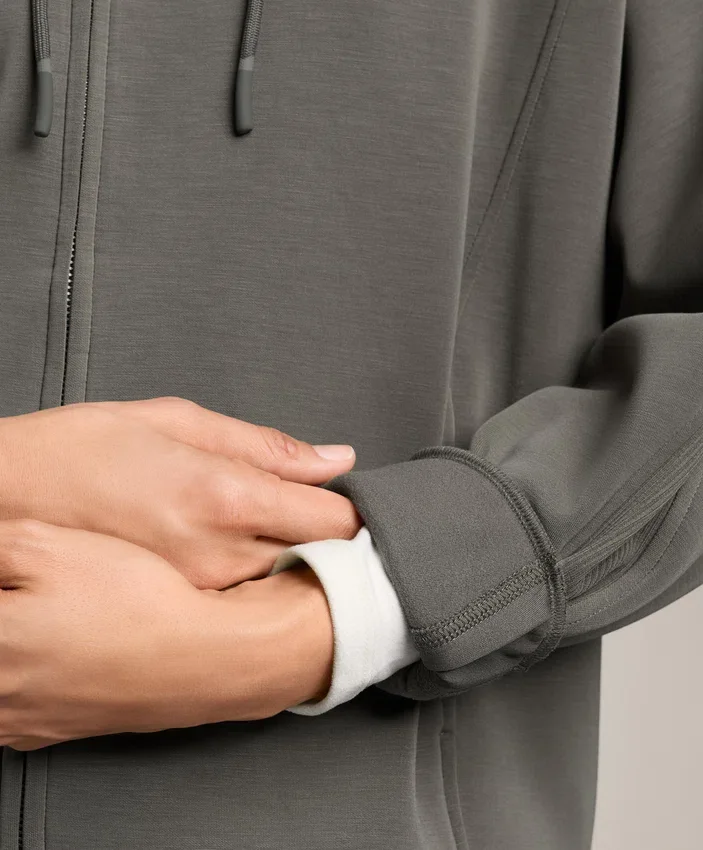 Veste à capuche avec détails en bord-côte et modal brossé Veste à capuche avec détails en bord-côte et modal brossé