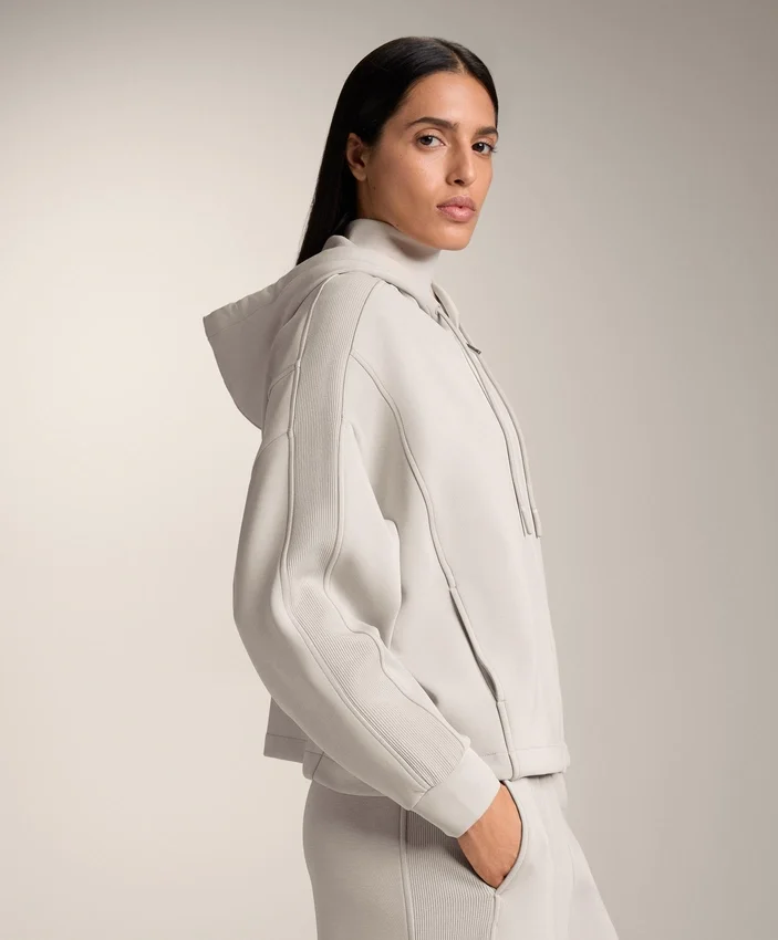 Veste à capuche avec détails en bord-côte et modal brossé Veste à capuche avec détails en bord-côte et modal brossé
