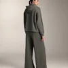 Veste à capuche avec détails en bord-côte et modal brossé Veste à capuche avec détails en bord-côte et modal brossé
