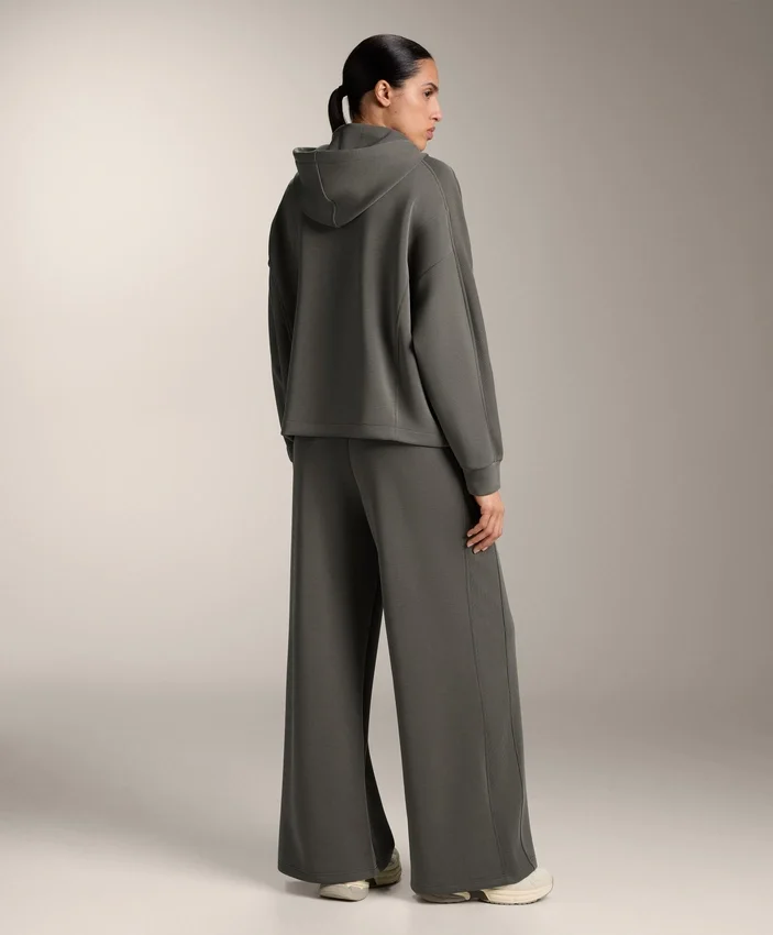 Veste à capuche avec détails en bord-côte et modal brossé Veste à capuche avec détails en bord-côte et modal brossé