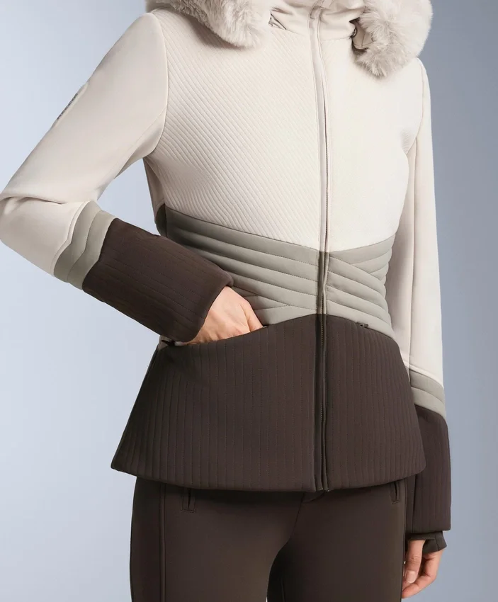 Veste de ski Primaloft® color block ultra-ajustée et résistante à l’eau Veste de ski Primaloft® color block ultra-ajustée et résistante à l’eau