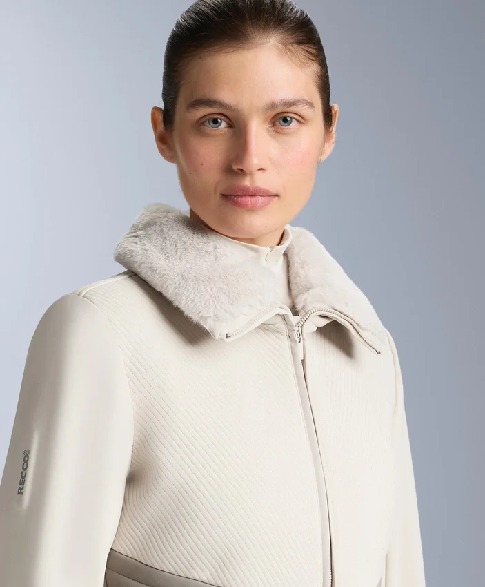 Veste de ski Primaloft® color block ultra-ajustée et résistante à l’eau Veste de ski Primaloft® color block ultra-ajustée et résistante à l’eau