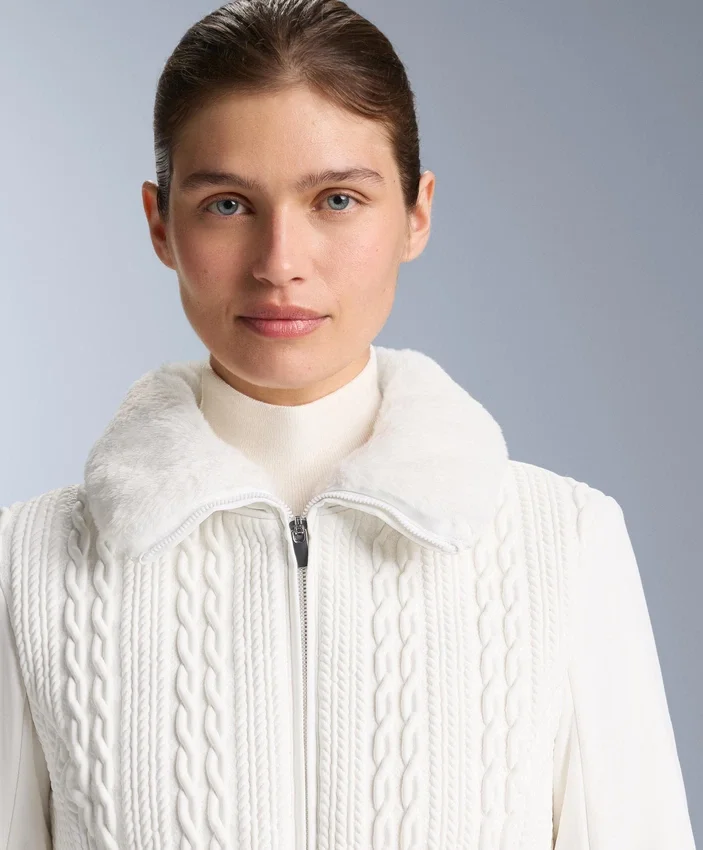 Veste de ski Primaloft® coupe ultra-ajustée et résistante à l’eau Veste de ski Primaloft® coupe ultra-ajustée et résistante à l’eau