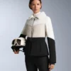 Veste de ski rembourrée Primaloft® color block à coupe ultra-ajustée et résistante à l’eau Veste de ski rembourrée Primaloft® color block à coupe ultra-ajustée et résistante à l’eau