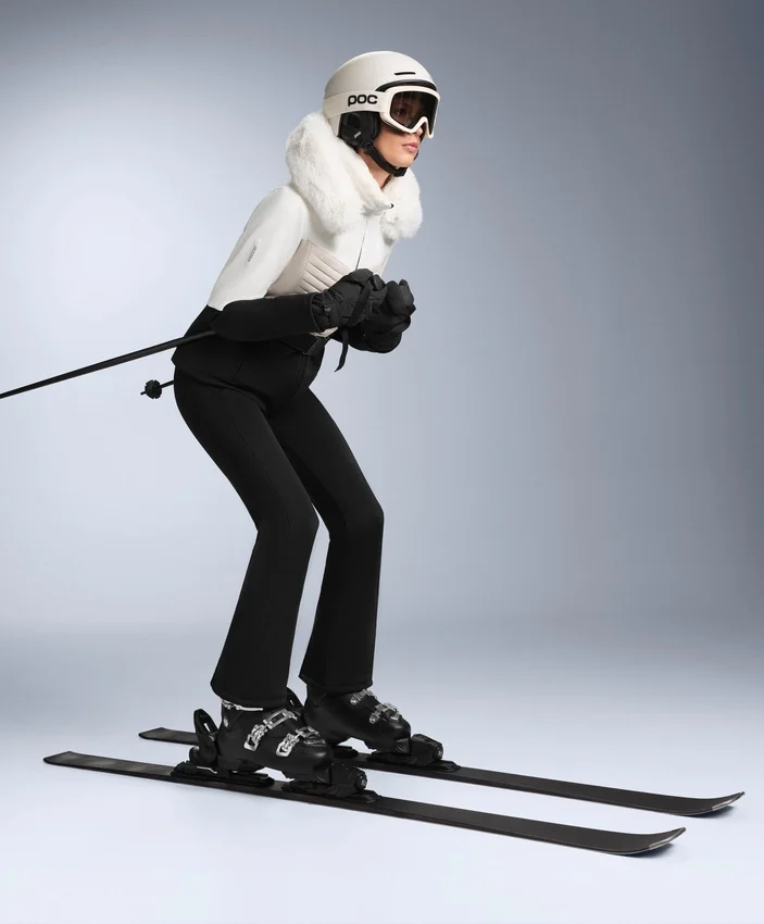 Veste de ski rembourrée Primaloft® color block à coupe ultra-ajustée et résistante à l’eau Veste de ski rembourrée Primaloft® color block à coupe ultra-ajustée et résistante à l’eau