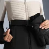 Veste de ski rembourrée Primaloft® color block à coupe ultra-ajustée et résistante à l’eau Veste de ski rembourrée Primaloft® color block à coupe ultra-ajustée et résistante à l’eau