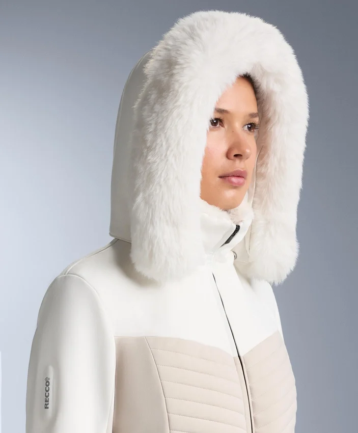 Veste de ski rembourrée Primaloft® color block à coupe ultra-ajustée et résistante à l’eau Veste de ski rembourrée Primaloft® color block à coupe ultra-ajustée et résistante à l’eau