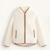 Veste en imitation peaux lainées avec capuche
