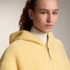Veste en imitation peaux lainées avec capuche