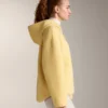 Veste en imitation peaux lainées avec capuche