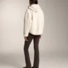 Veste en imitation peaux lainées avec capuche